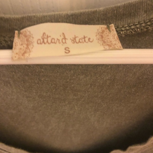 Fun ruffled tank top - Picture 2 of 4